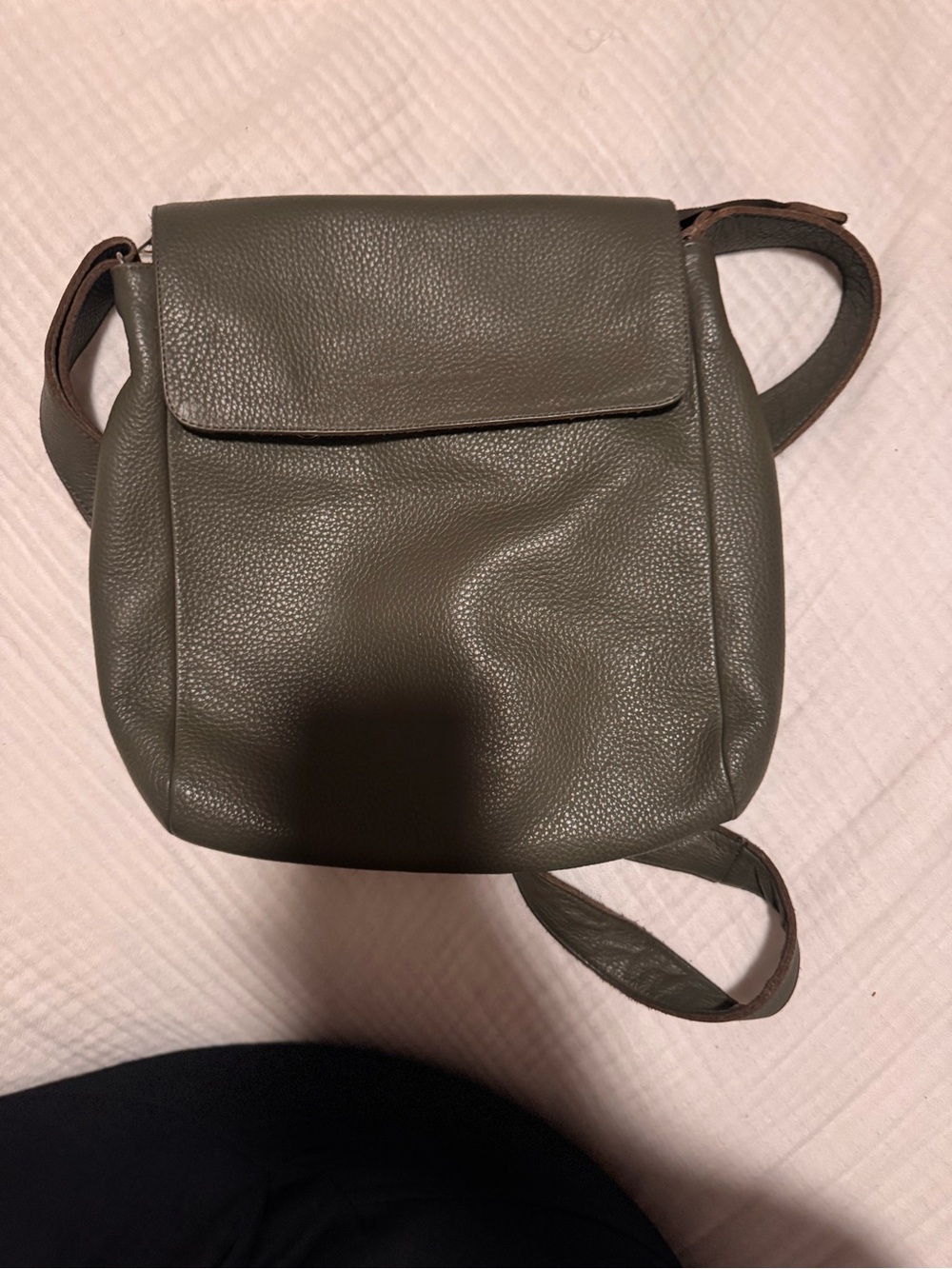 Great condition Olive green leather Rudsak handbag with textured grain finish